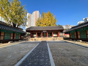 Dongnae Hyanggyo (Confucian Academy)