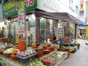 Sokcho Tourist & Fishery Market