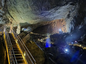 Hwaam Cave